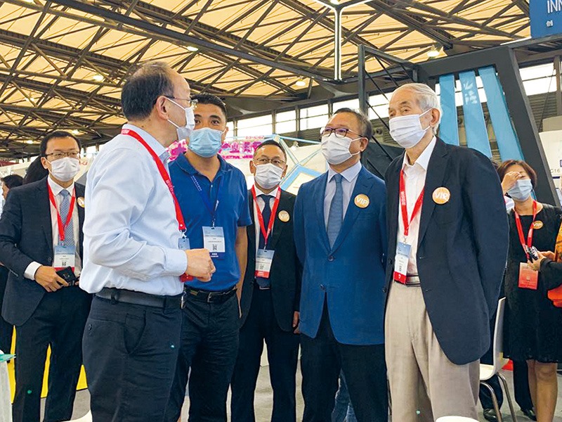 中國紡織工業(yè)聯(lián)合會黨委書記高勇，會長孫瑞哲，原副會長許坤元，副會長兼中國國際貿(mào)促會紡織行業(yè)分會會長徐迎新，副會長兼中國產(chǎn)業(yè)用紡織品行業(yè)協(xié)會會長李陵申，青島大學(xué)校長夏東偉等領(lǐng)導(dǎo)蒞臨晶創(chuàng)展位指導(dǎo)