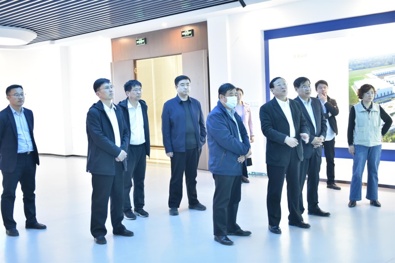 德州海關(guān)黨委書記、關(guān)長劉永華一行到公司調(diào)研，德州運(yùn)河新區(qū)黨工委副書記、管委會常務(wù)副主任楊洪利陪同調(diào)研